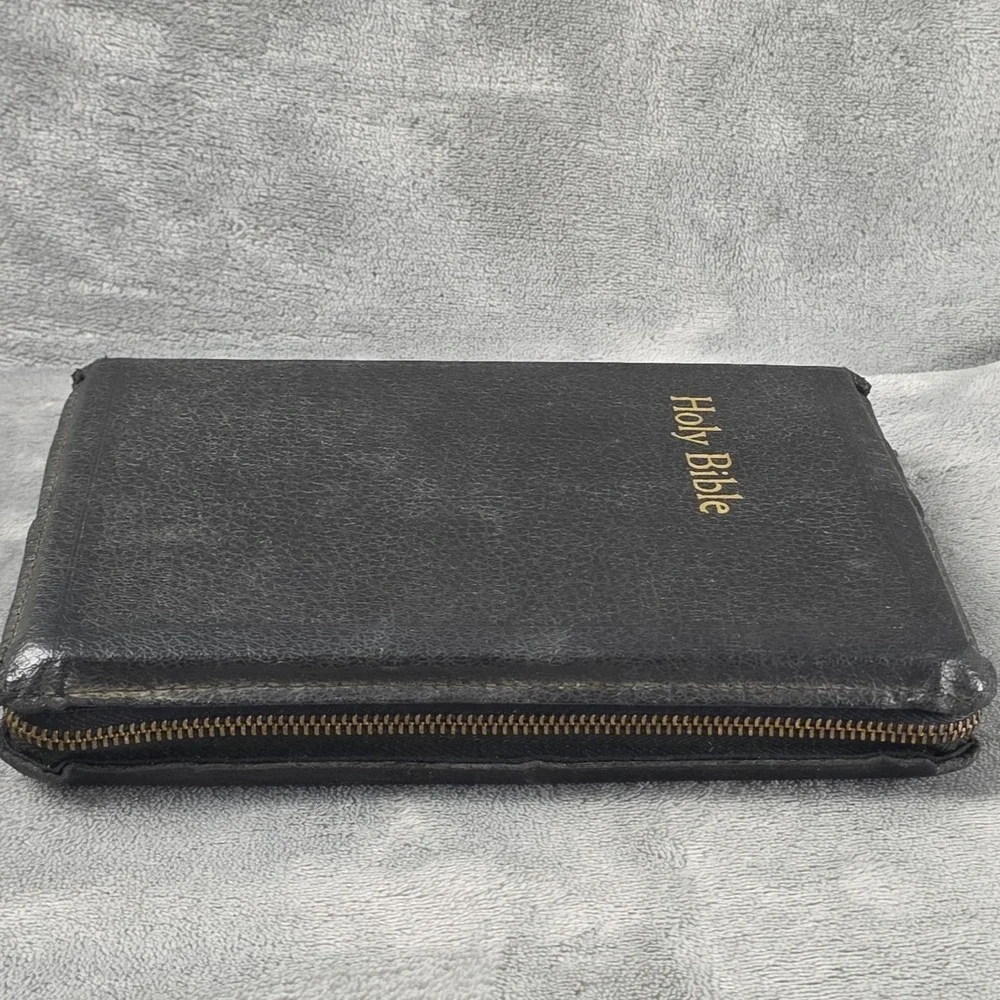 Vintage KJV Holy‎ Bible Concordance Dictionary Zippered Revised Red Letter World